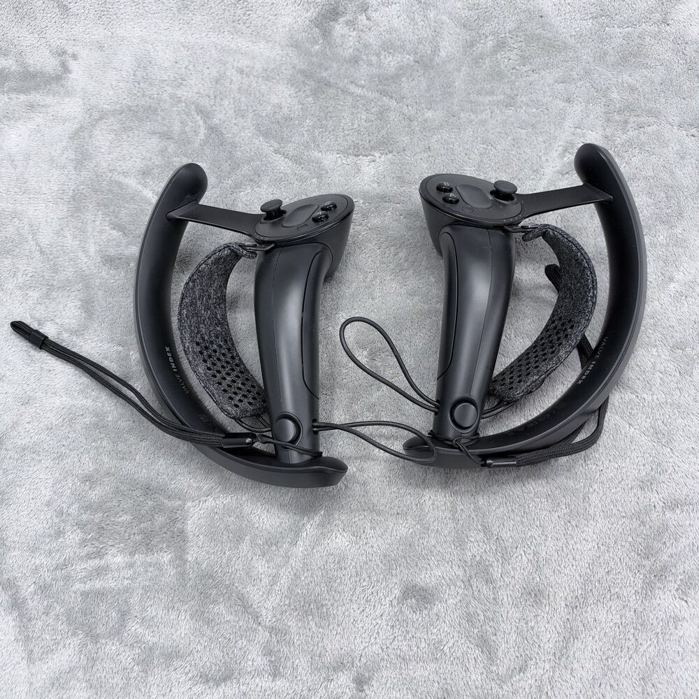 Valve Index VR Controllers - Black (V003665-20)